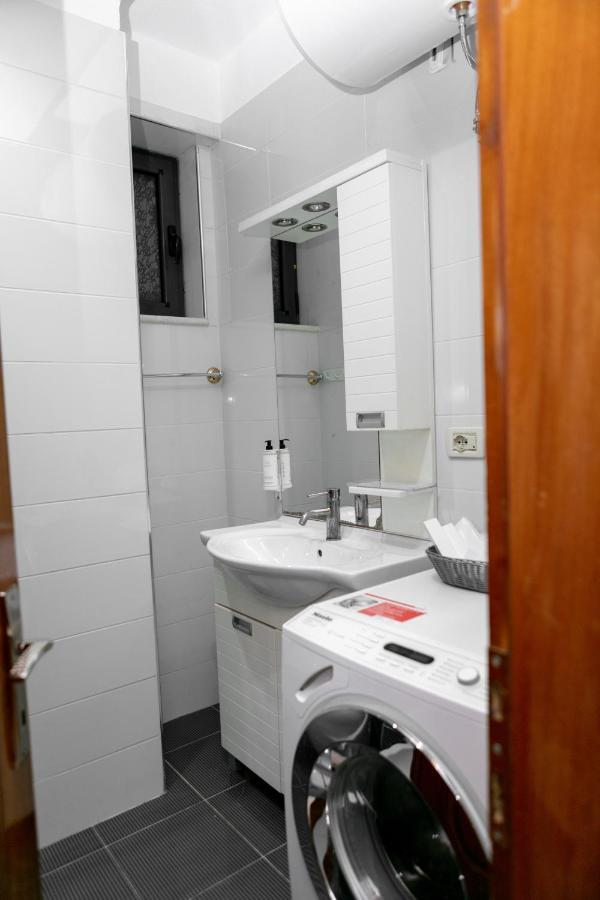 Spacious City Paradise - 3Br Apt In The Heart Of 티라나 외부 사진